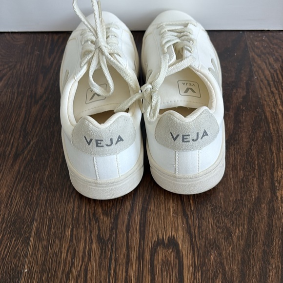 Veja Urca Sneakers - Picture 2 of 5